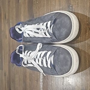 Donald J Pliner sneaker